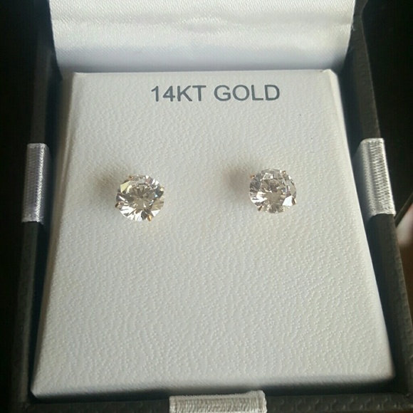 14k Yellow gold 7mm cz stud